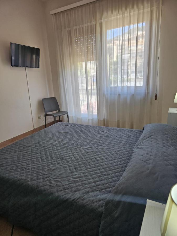 Rocksea Rooms เชฟาลู ภายนอก รูปภาพ
